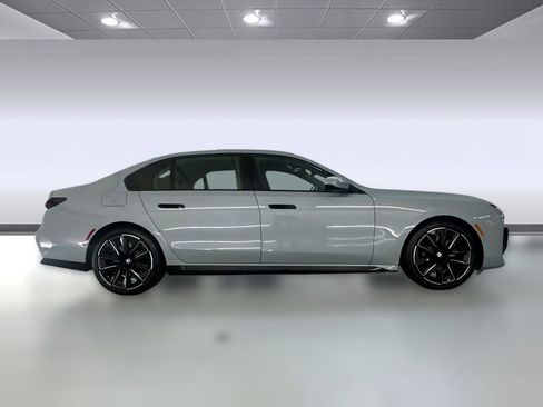 New 2026 BMW 740i image 7