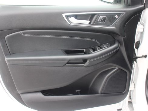 Used 2019 Ford Edge Titanium w/ Equipment Group 301A AWD/4WD image 10