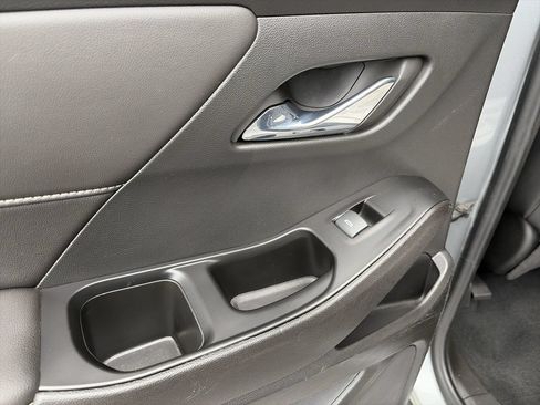 Used 2023 Chevrolet Traverse LT w/ LPO, Floor Liner Package AWD/4WD image 18