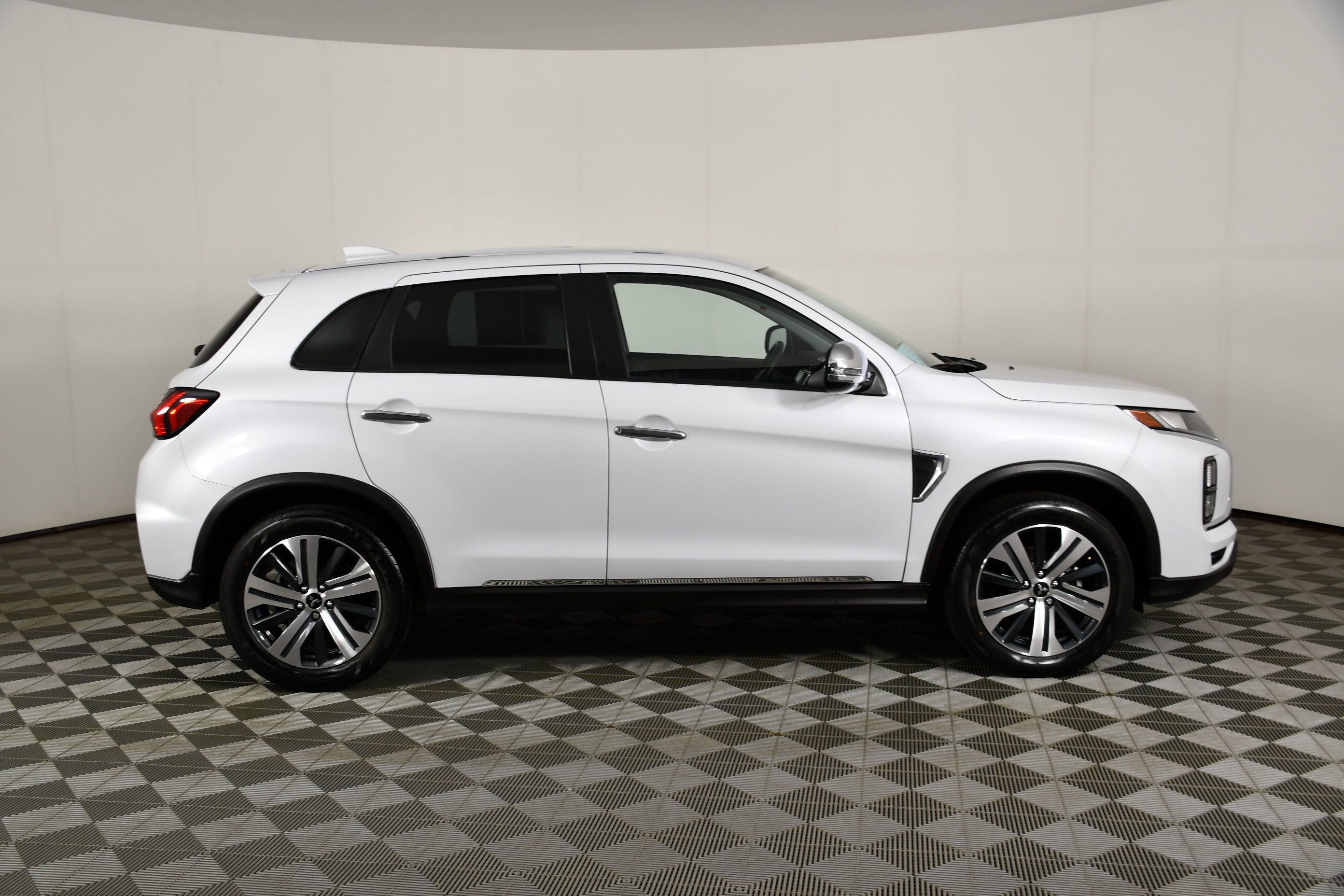 Used 2024 Mitsubishi Outlander Sport SE AWD/4WD image 5