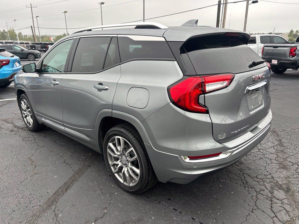 Used 2023 GMC Terrain Denali w/ Denali Premium Package AWD/4WD image 7