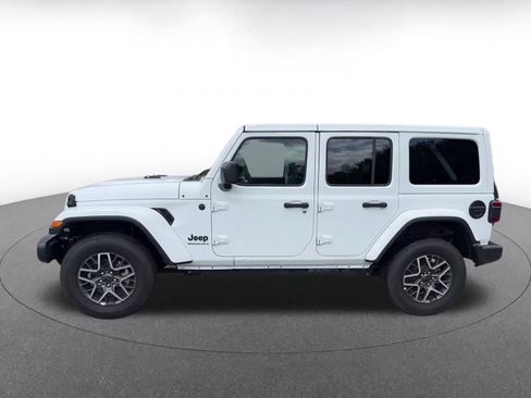 Used 2025 Jeep Wrangler Sahara image 8