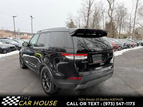 Used 2018 Land Rover Discovery SE image 11