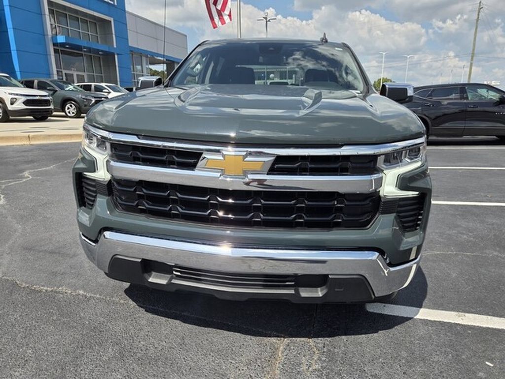 Used 2025 Chevrolet Silverado 1500 LT RWD image 9