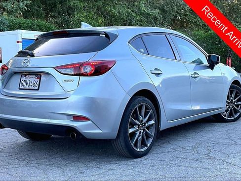 Used 2018 MAZDA MAZDA3 Grand Touring w/ Premium Equipment Package FWD image 4