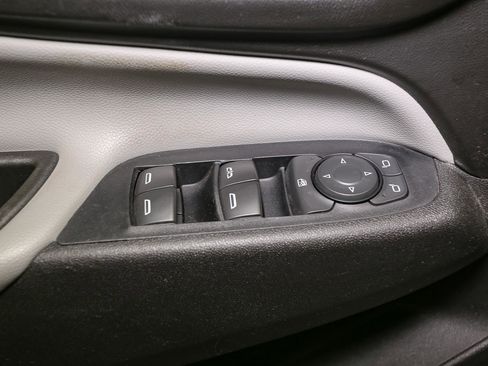 Used 2019 Chevrolet Equinox LS FWD image 38