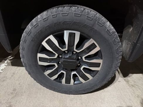 Used 2024 GMC Sierra 2500 Denali Ultimate image 12