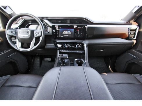Used 2025 GMC Sierra 1500 Denali w/ Denali Reserve Package AWD/4WD image 10