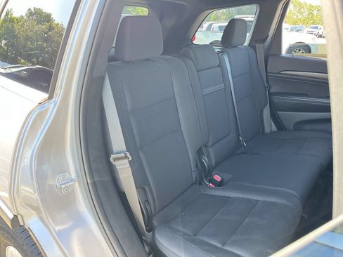 Used 2017 Jeep Grand Cherokee Laredo AWD/4WD image 24