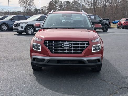 Used 2025 Hyundai Venue Limited FWD image 9