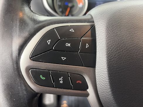 Used 2020 Jeep Cherokee Limited AWD/4WD image 34