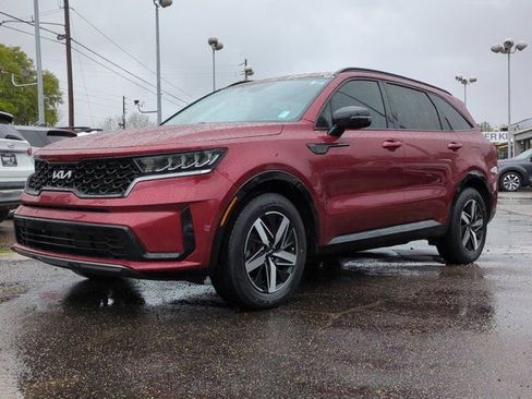 Certified 2023 Kia Sorento S FWD image 2