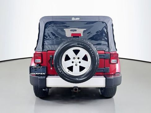Used 2011 Jeep Wrangler Unlimited Sahara w/ Dual Top Group AWD/4WD image 9