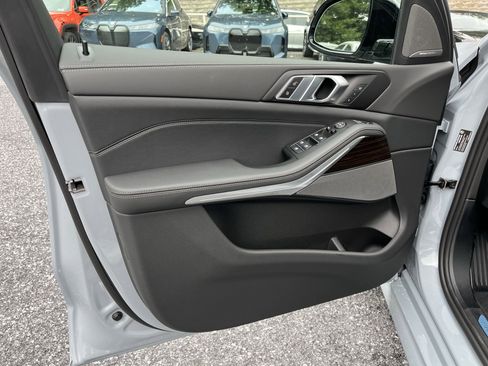 Used 2026 BMW X5 xDrive40i w/ M Sport Package image 10