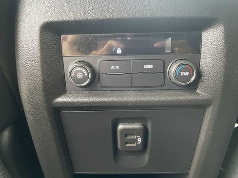 Used 2023 Chevrolet Traverse LT FWD image 21