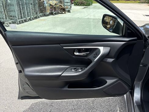 Used 2018 Nissan Altima 2.5 SV FWD image 25