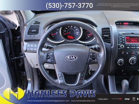 Used 2012 Kia Sorento LX w/ Convenience Pkg FWD image 16