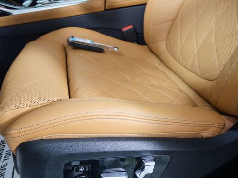 Used 2025 BMW X7 xDrive40i w/ M Sport Package image 10