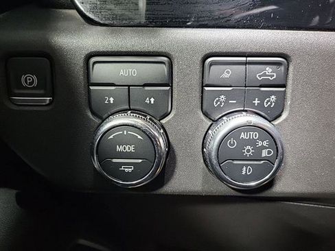 Certified 2025 GMC Sierra 1500 SLT image 29