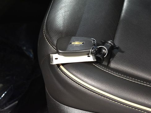 Used 2023 Chevrolet Traverse Premier w/ Redline Edition image 40