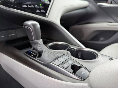 Used 2022 Toyota Camry SE image 37