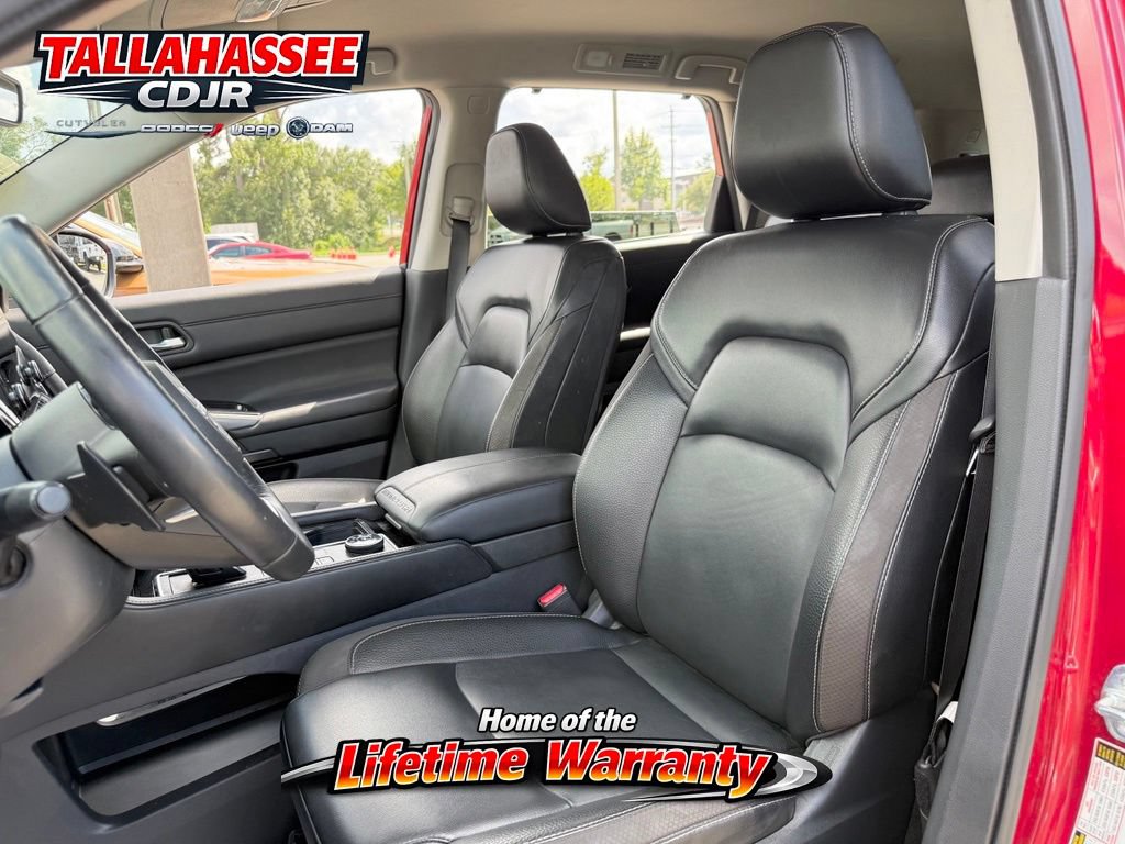 Used 2023 Nissan Pathfinder SL w/ Black Appearance Package AWD/4WD image 15
