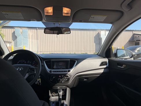 Used 2021 Hyundai Accent SE FWD image 8
