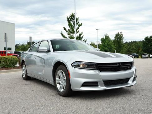 Used 2022 Dodge Charger SXT RWD image 3
