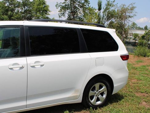 Used 2015 Toyota Sienna LE FWD image 9