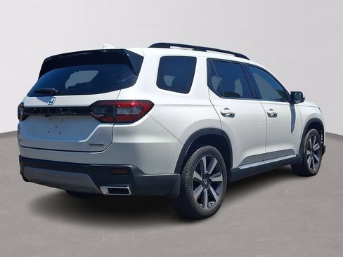 Used 2023 Honda Pilot Touring image 6