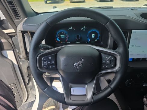 Used 2025 Ford Bronco Outer Banks AWD/4WD image 17
