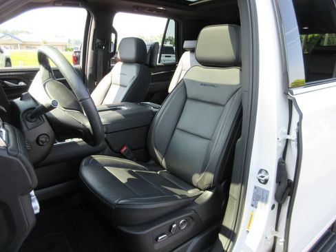 Certified 2023 GMC Yukon Denali w/ Denali Reserve Package AWD/4WD image 23