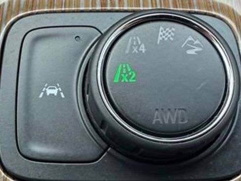 Used 2023 GMC Acadia SLE w/ Driver Convenience Package image 30