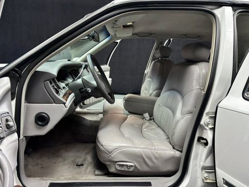 Used 1997 Lincoln Town Car Signature image 32