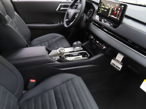 New 2025 Mitsubishi Outlander SE image 24