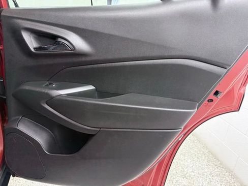 Used 2024 Chevrolet Trax RS w/ Sunroof Package FWD image 21