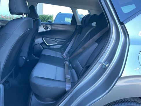 Used 2025 Kia Soul LX w/ LX Technology Package FWD image 35