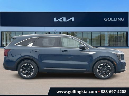 Certified 2024 Kia Sorento S w/ Panoramic Sunroof Package image 2