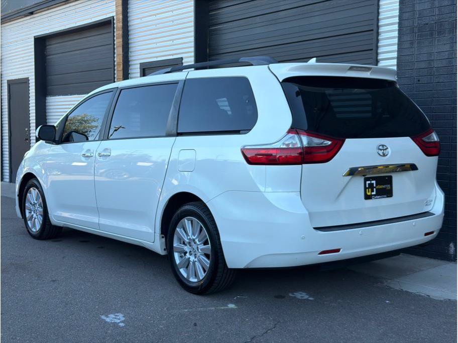 Used 2017 Toyota Sienna Limited Premium AWD/4WD image 8