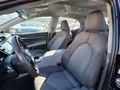 Used 2019 Toyota Camry LE image 12