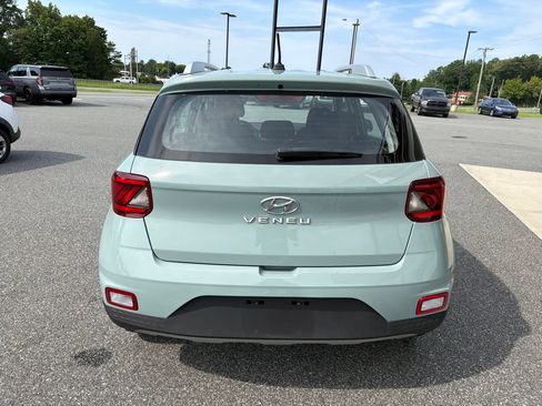Used 2025 Hyundai Venue SEL FWD image 8