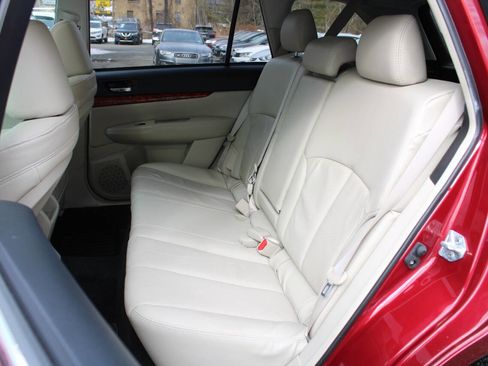 Used 2011 Subaru Outback 3.6R Limited image 27