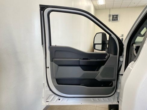 New 2026 Ford F550 4x4 Regular Cab Super Duty w/ XL Chrome Package image 9