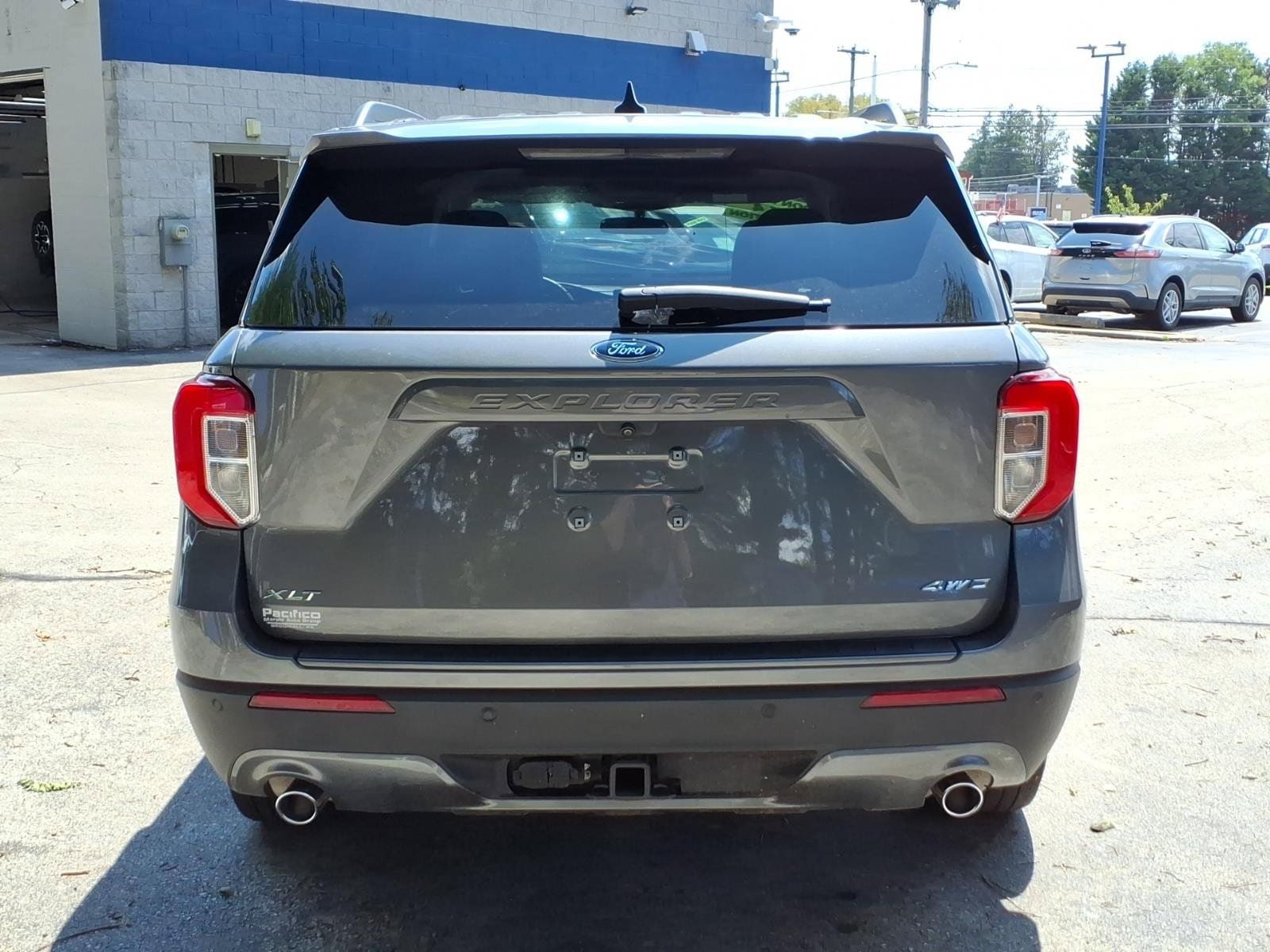 Used 2023 Ford Explorer XLT w/ Equipment Group 202A AWD/4WD image 5
