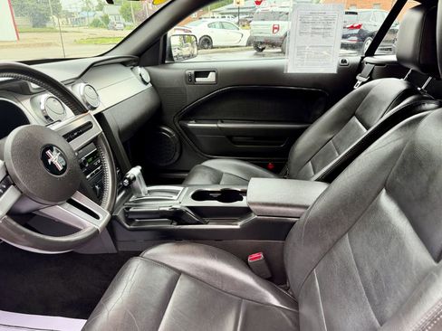 Used 2006 Ford Mustang Convertible RWD image 10