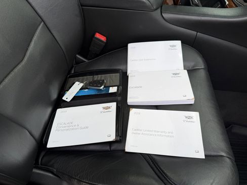 Used 2019 Cadillac Escalade ESV Luxury image 37
