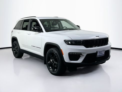 Used 2023 Jeep Grand Cherokee Limited w/ Black Appearance Package AWD/4WD image 3