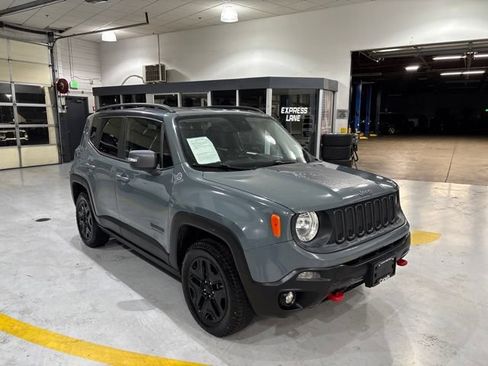 Used 2017 Jeep Renegade Trailhawk AWD/4WD image 4