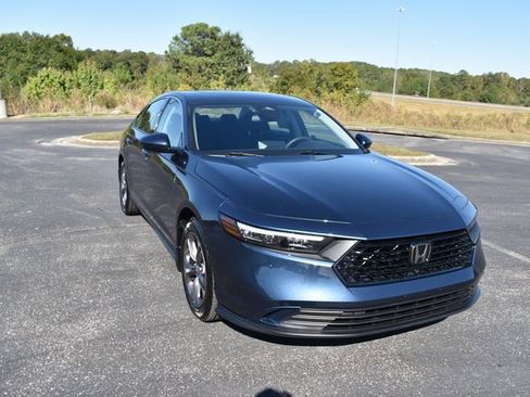 Used 2023 Honda Accord EX image 1