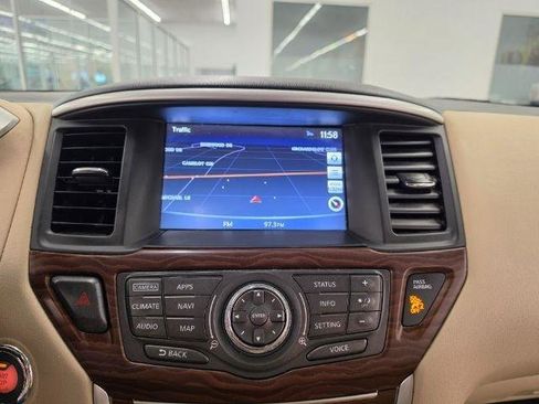 Used 2017 Nissan Pathfinder Platinum AWD/4WD image 18